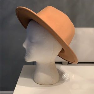 🦋 Stylish Tan Fedora Hat- One Size